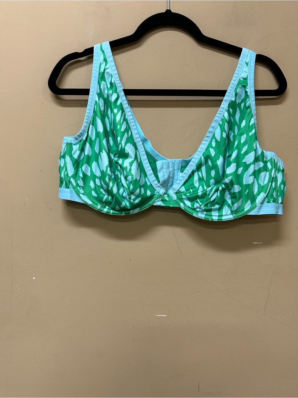 Cacique High Apex Plunge Bra Green Blue Underwire Lightweight Size 46D